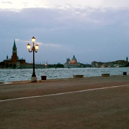 アパート Romantico Con Vista Giardini Biennale ヴェネツィア